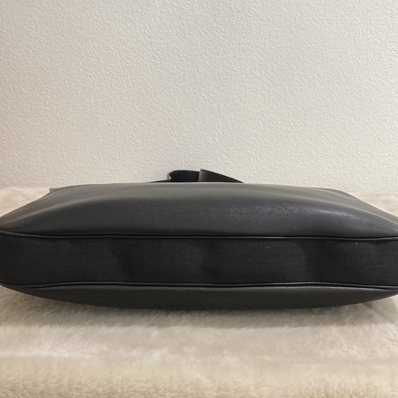 GUCCI Vintage All Leather Shoulder Bag 💯 Authentic “With “G” Clasps EUC - Picture 9 of 17